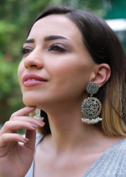 Use This Trick For Wearing Heavy Earrings Without Pain